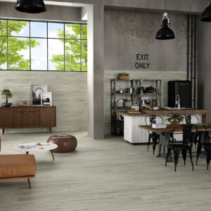 Showroom de azulejos con pavimento y revestimiento cerámico en ambiente industrial y mobiliario.