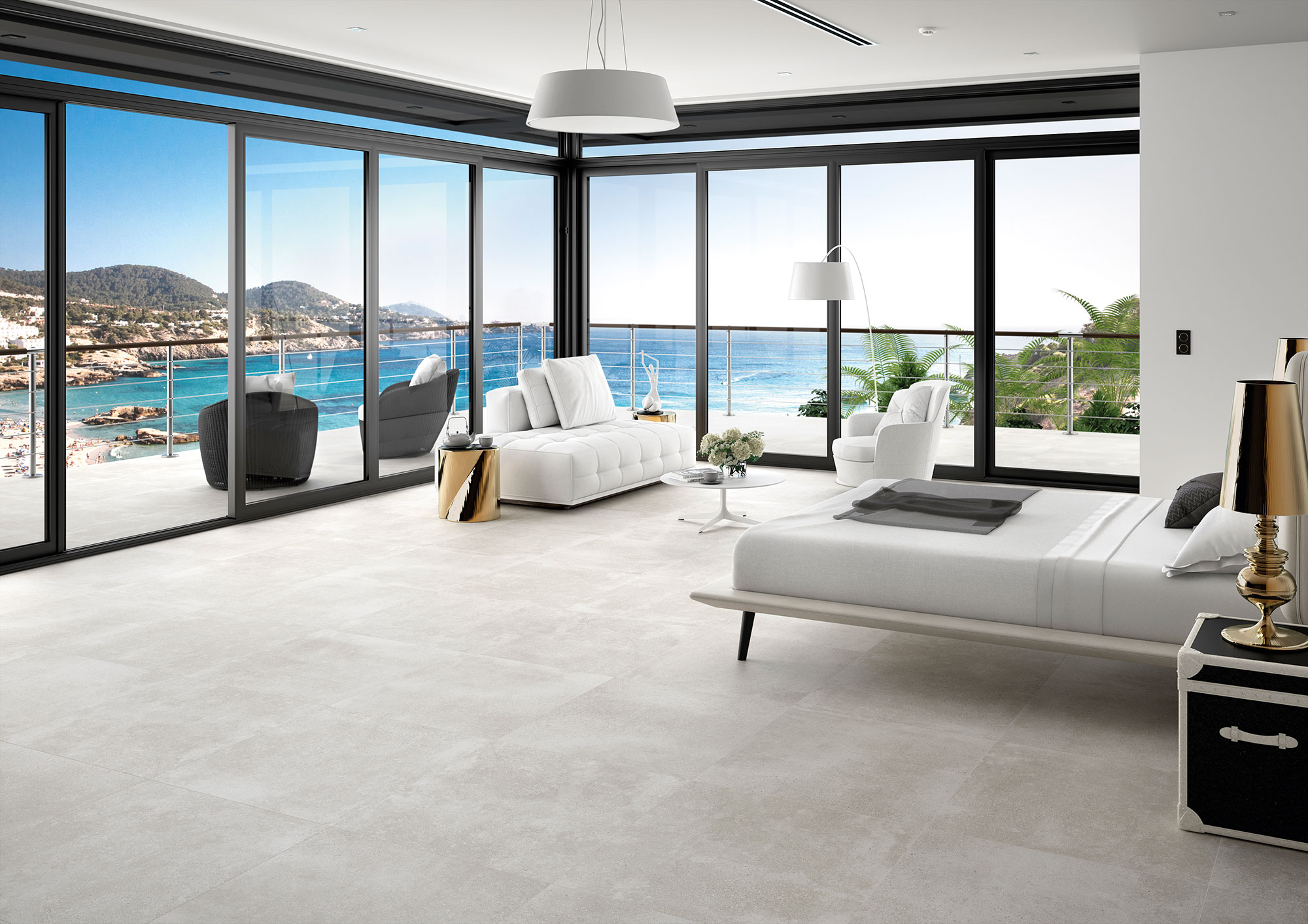 Showroom con suelos cerámicos claros y amplios ventanales con vistas al mar