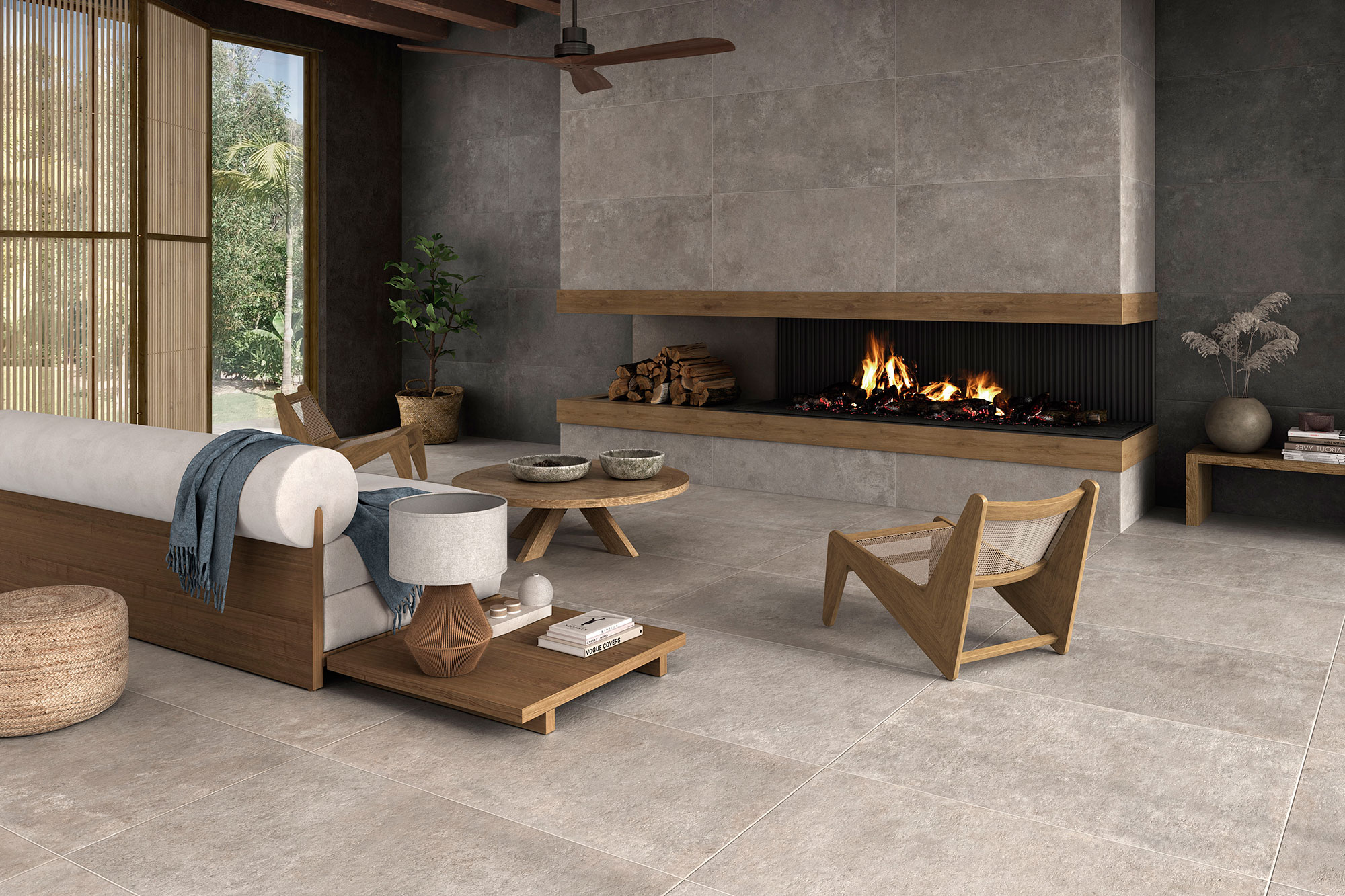 Salón moderno con suelo y revestimiento cerámico gris, chimenea empotrada y mobiliario madera