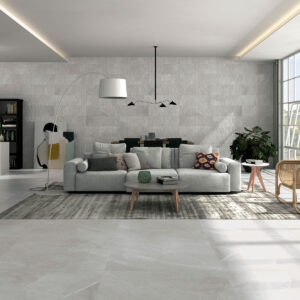 Salón moderno con pavimento y revestimiento cerámico gris, sofá y grandes ventanales