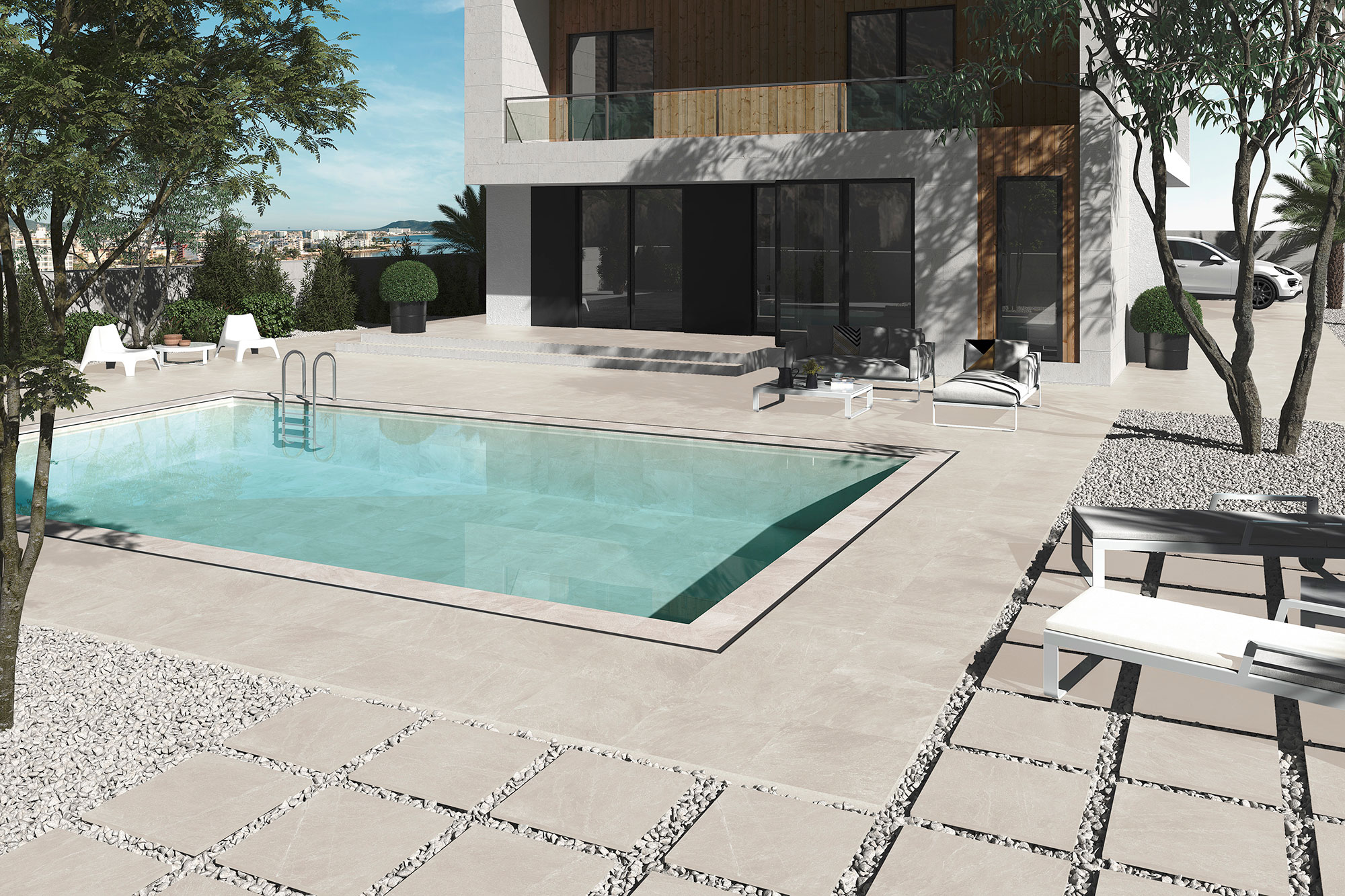 Patio con piscina y pavimento cerámico beige, losas en rejilla y tumbonas modernas