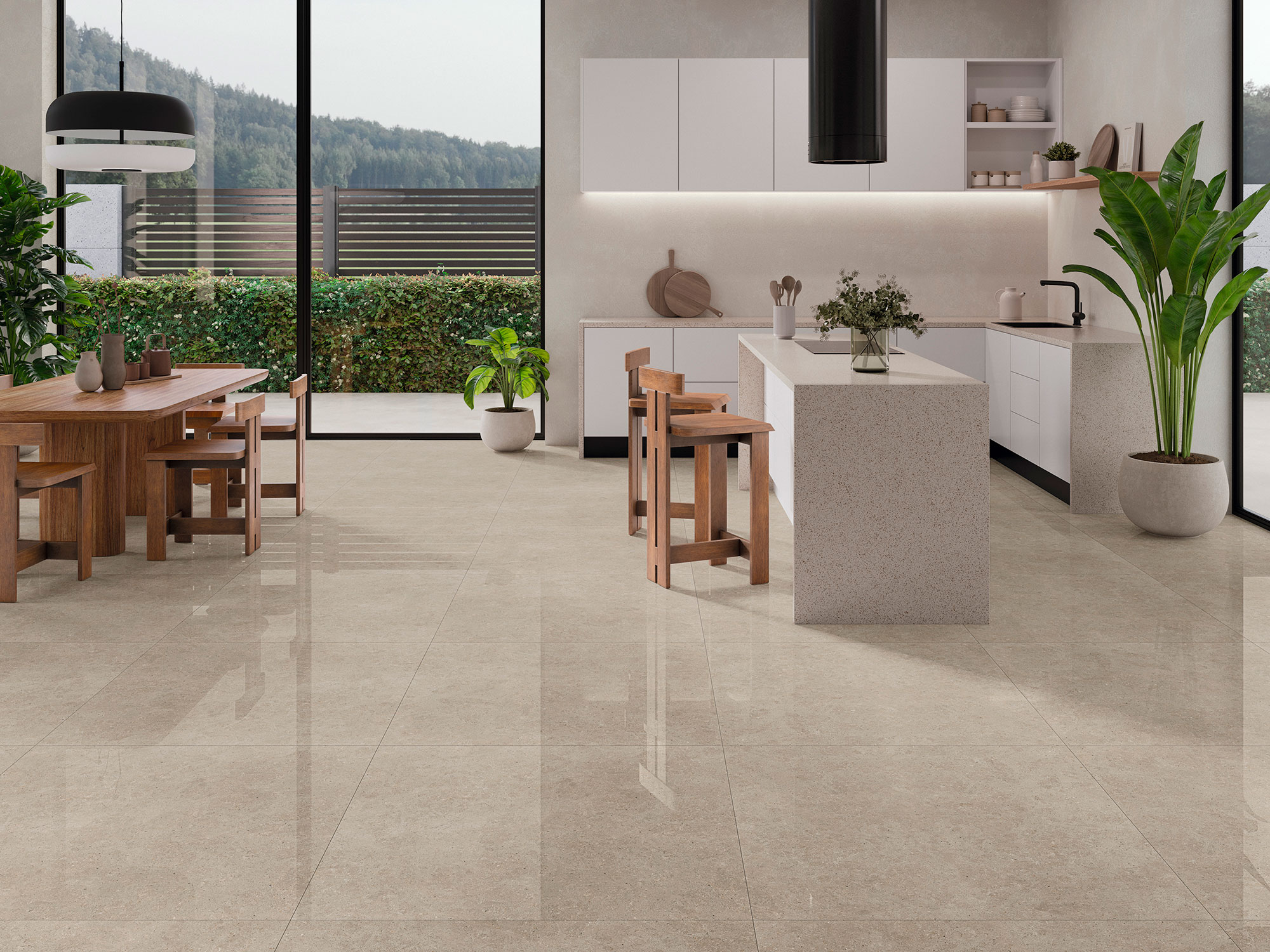 Cocina-comedor de exposición con suelo cerámico beige pulido, isla, mesa de madera y ventanales