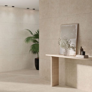 Exposición de azulejos beige gran formato en suelo y pared, consola y planta