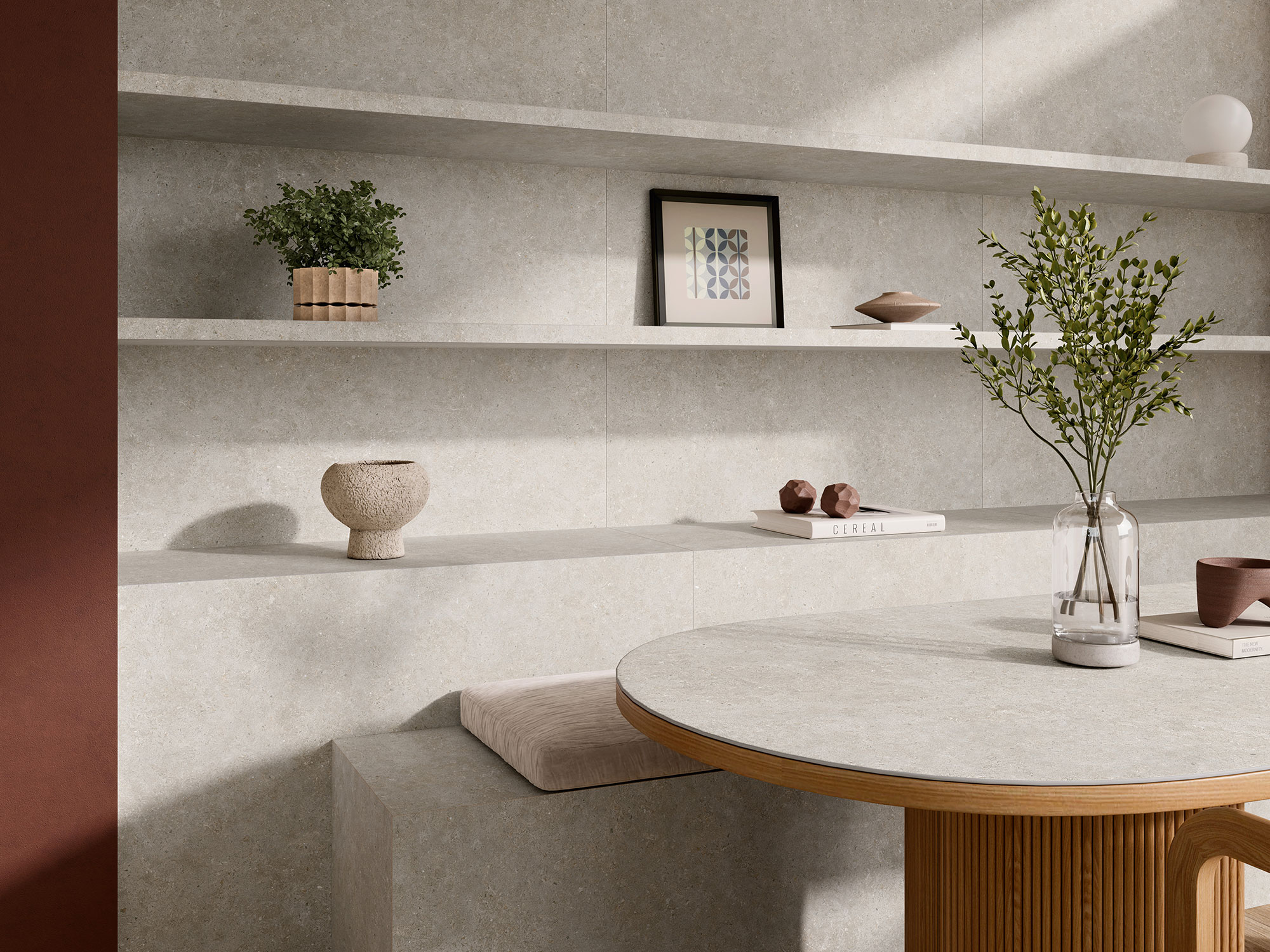 Estanterías y mesa en cerámica gris claro con objetos decorativos y planta