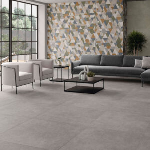 Showroom con suelo losas grises y pared revestida azulejos geométricos multicolor.