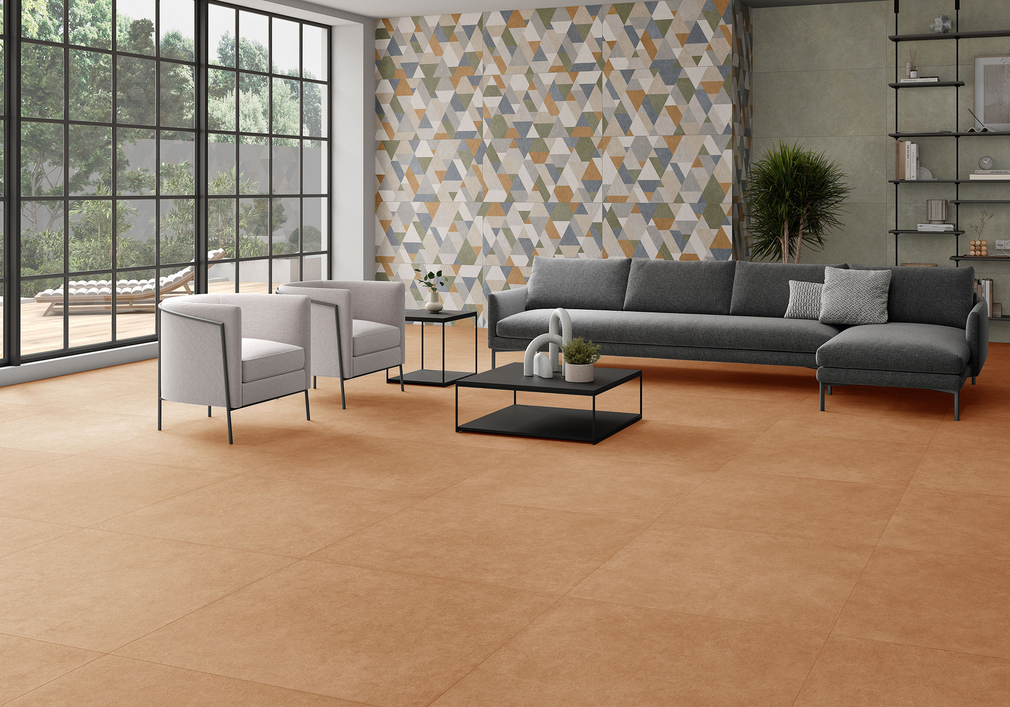 Exposición: suelo cerámico terracota, pared con azulejos geométricos, sofá gris