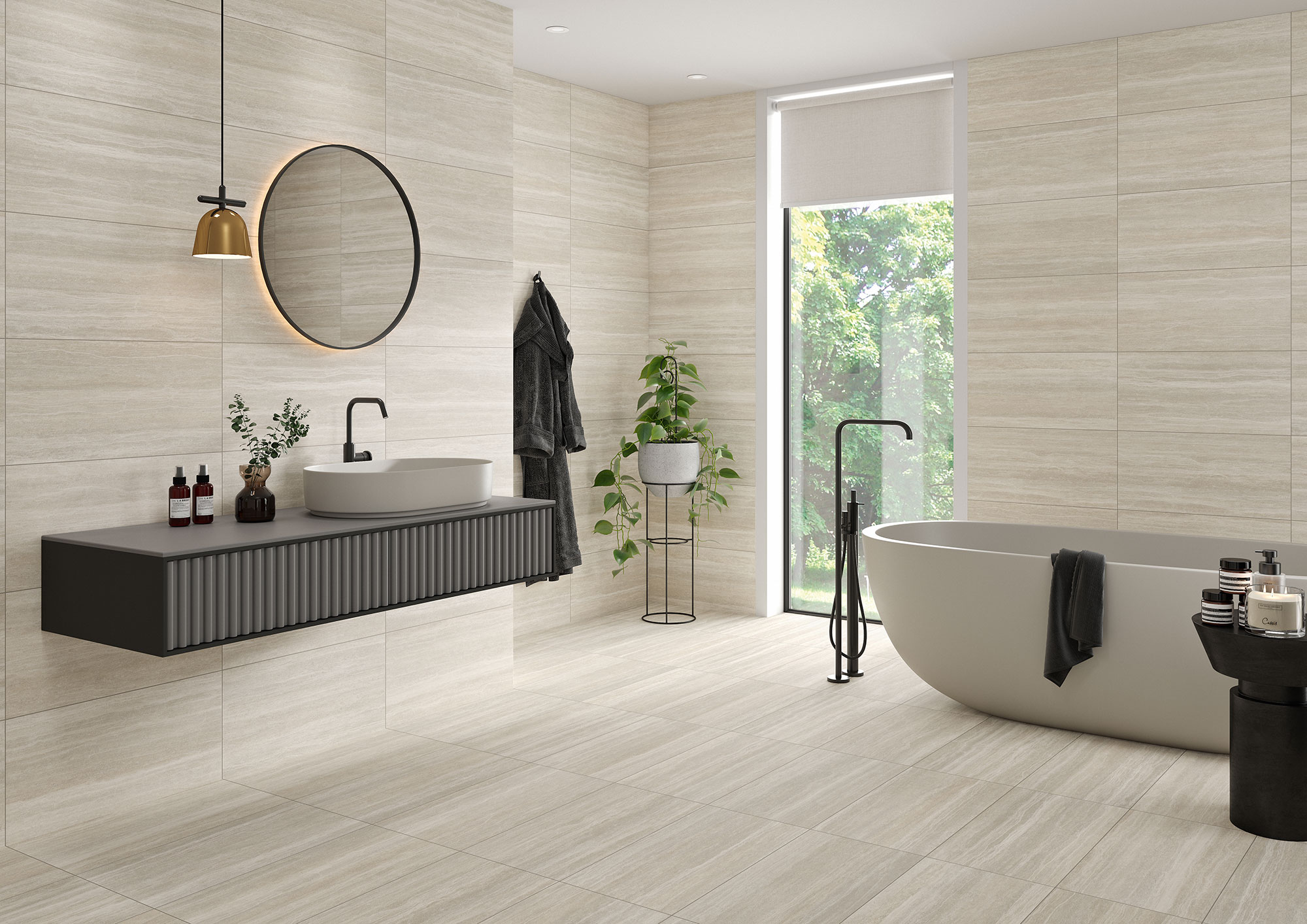 Baño moderno con pavimento y revestimiento cerámico beige, bañera exenta y lavabo flotante.