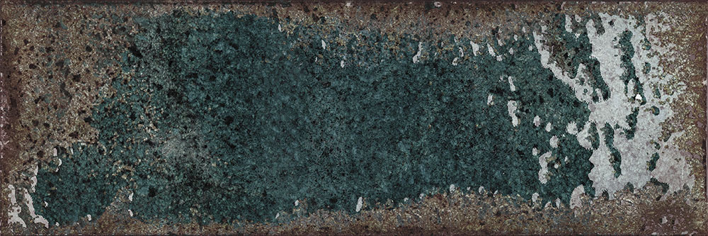 Azulejo rectangular efecto oxidado con centro turquesa, bordes marrón y manchas blancas