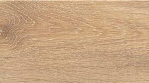 Suelo cerámico efecto madera roble claro, lamas con vetas y nudos