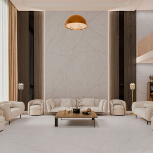 Avorio-120x280 Sala de exposición con grandes piezas cerámicas efecto mármol en suelo y pared, sofá crema.