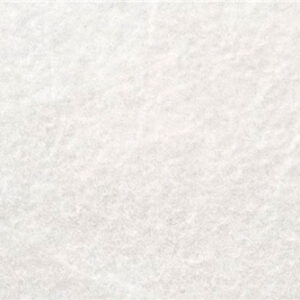 Baldosa cerámica gris claro con textura rugosa y vetas sutiles estilo piedra