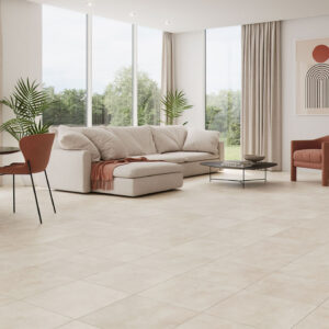 COLUMBIA-ARENA-45x45-RGB-AMB-01 Showroom con pavimento cerámico beige, sofá seccional y butacas terracota