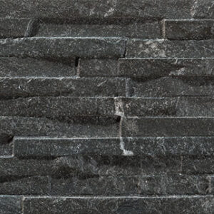 Lamas cerámicas imitación pizarra oscura, textura rugosa y disposición apilada horizontal