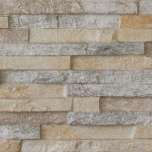 Revestimiento cerámico imitación piedra, listones apilados en tonos beige y gris.