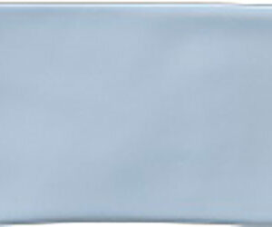 Azulejo cerámico rectangular azul claro esmaltado con borde ligeramente irregular