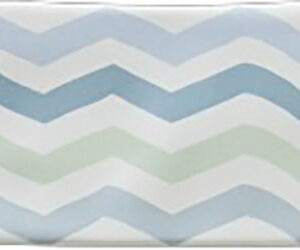Azulejo cerámico rectangular con motivo zigzag en tonos azul y verde pastel
