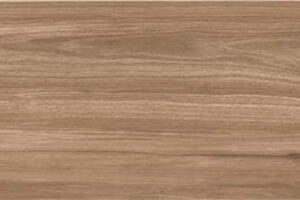 Pavimento cerámico efecto madera claro con vetas horizontales