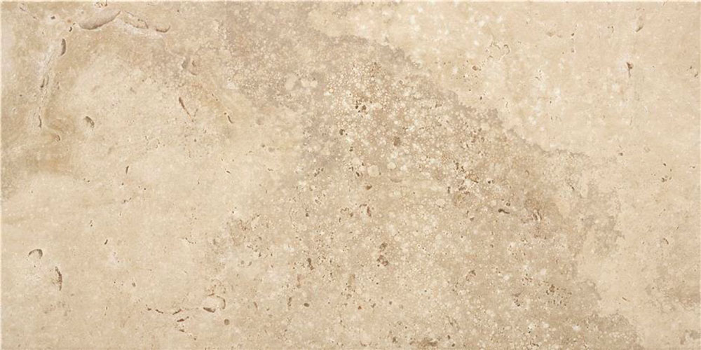 Baldosa cerámica imitación travertino beige con textura moteada y poros naturales