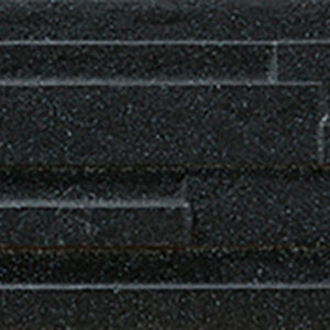 Revestimiento cerámico negro texturizado en listones horizontales escalonados