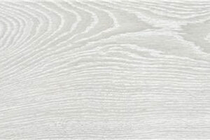 Baldosa cerámica efecto madera clara con vetas y nudos suaves