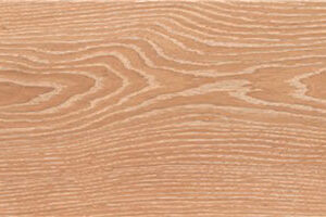 Revestimiento cerámico imitación madera beige con veteado natural