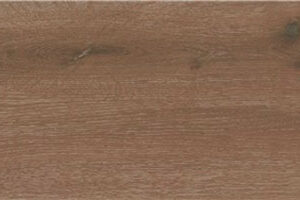 Revestimiento cerámico efecto madera marrón con vetas y nudos