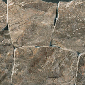 Revestimiento cerámico imitación piedra en tonos marrón y beige con textura rugosa