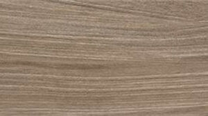 Pavimento cerámico efecto madera clara con vetas horizontales