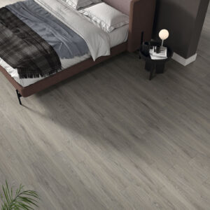 Dormitorio con pavimento cerámico gris efecto madera y cama tapizada