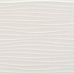 Azulejo cerámico blanco con relieves ondulados horizontales