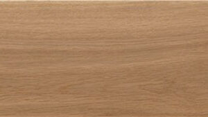 Nuuk-roble-23x120 Baldosa cerámica efecto madera roble claro con vetas horizontales