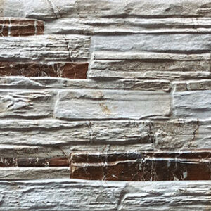 Revestimiento cerámico tipo piedra apilada crema con franjas marrón