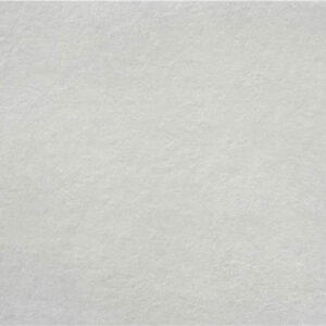 Azulejo cerámico gris claro con textura sutil tipo piedra para pavimento o revestimiento