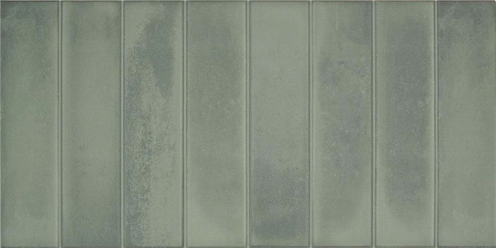 Panel de azulejos cerámicos verticales tono verde salvia con acabado mate y textura sutil