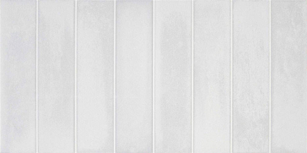 Azulejos rectangulares blancos con textura mate y juntas verticales