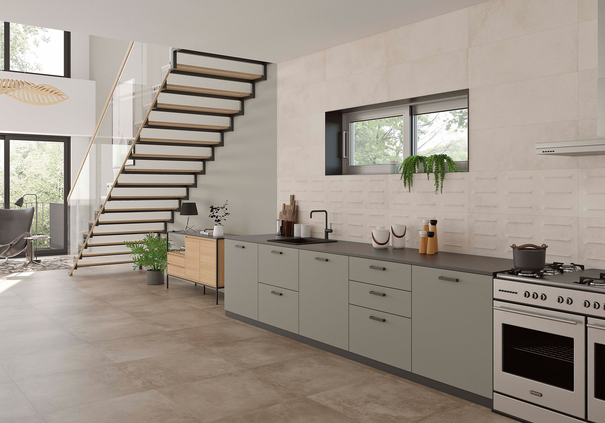 Cocina de exposición con pavimento y revestimiento cerámico beige, escalera flotante y encimera gris