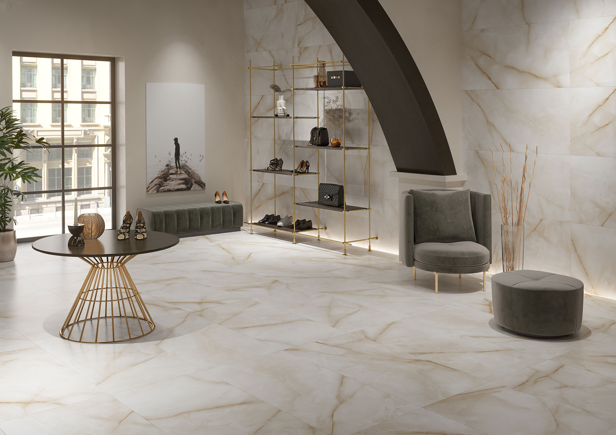 STN-AMB-BALTRA_IVORY_SAT Showroom de azulejos y pavimentos efecto mármol, con mobiliario y estanterías doradas
