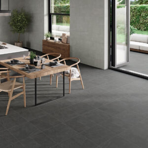 STN-AMB-BELLEVUE-INOUT-GRAPHITE-45X45_WHITE-30X60 Cocina moderna, pavimento cerámico gris y azulejos en pared con salida a jardín