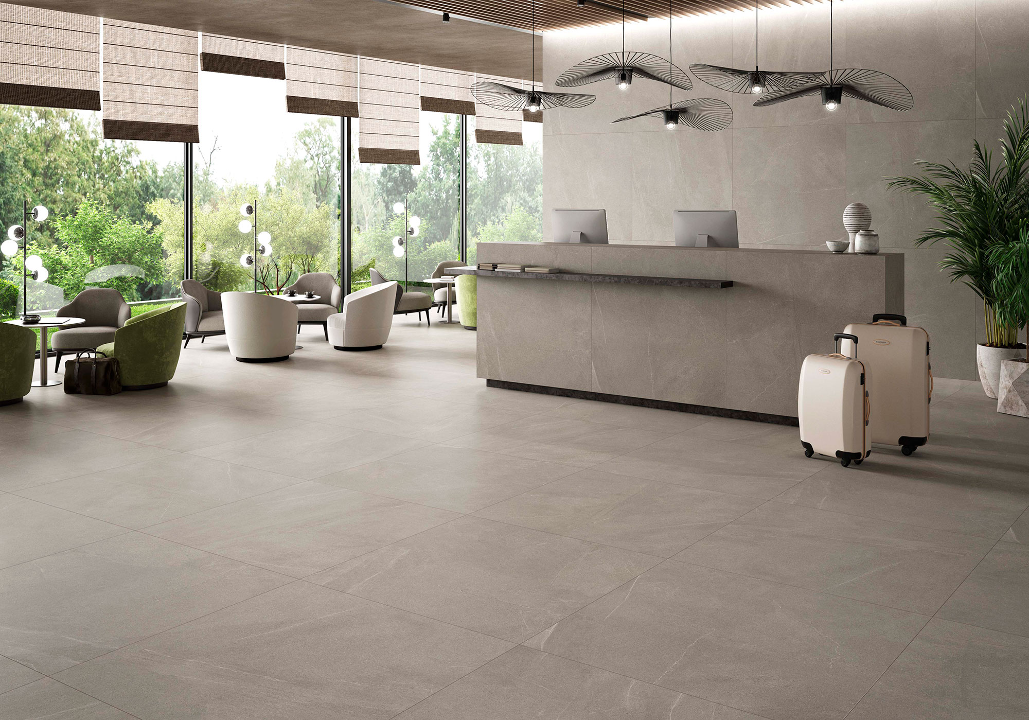 STN-AMB-BELLUEVE-GREY-120X120 Recepción de tienda: grandes azulejos grises, mostrador moderno y lounge junto a ventanales.