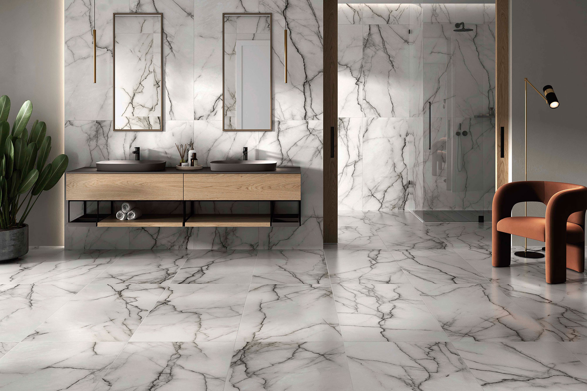 Baño moderno con pavimento y revestimiento cerámico efecto mármol, doble lavabo y ducha.