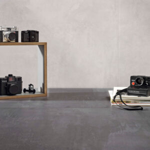 STN-DETALLE-ELEMENTI-GREY-GRAFITO-60X120 Pavimento y pared cerámica gris con vitrina cúbica y cámaras vintage