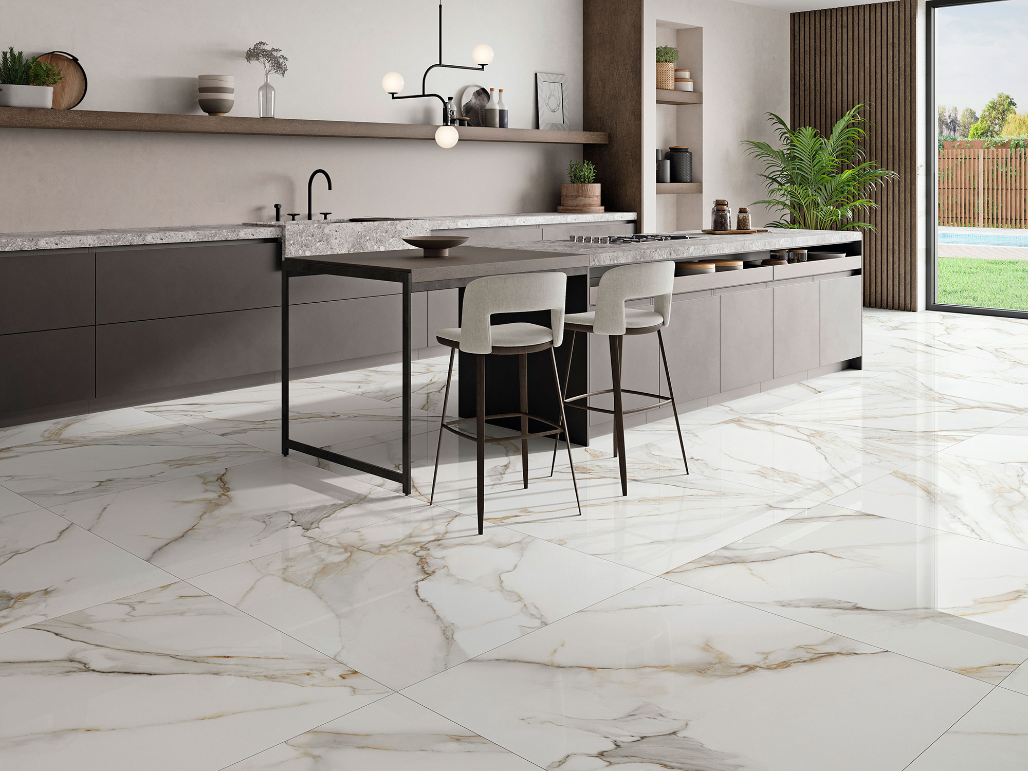 Showroom de cocina con isla y pavimento cerámico efecto mármol blanco y vetas doradas.