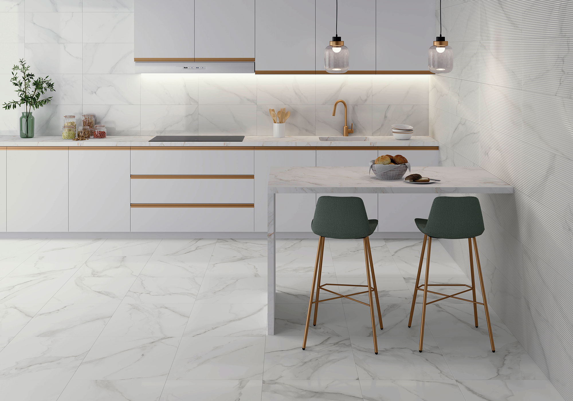 Cocina showroom con pavimento y revestimiento cerámico efecto mármol, encimera y taburetes.