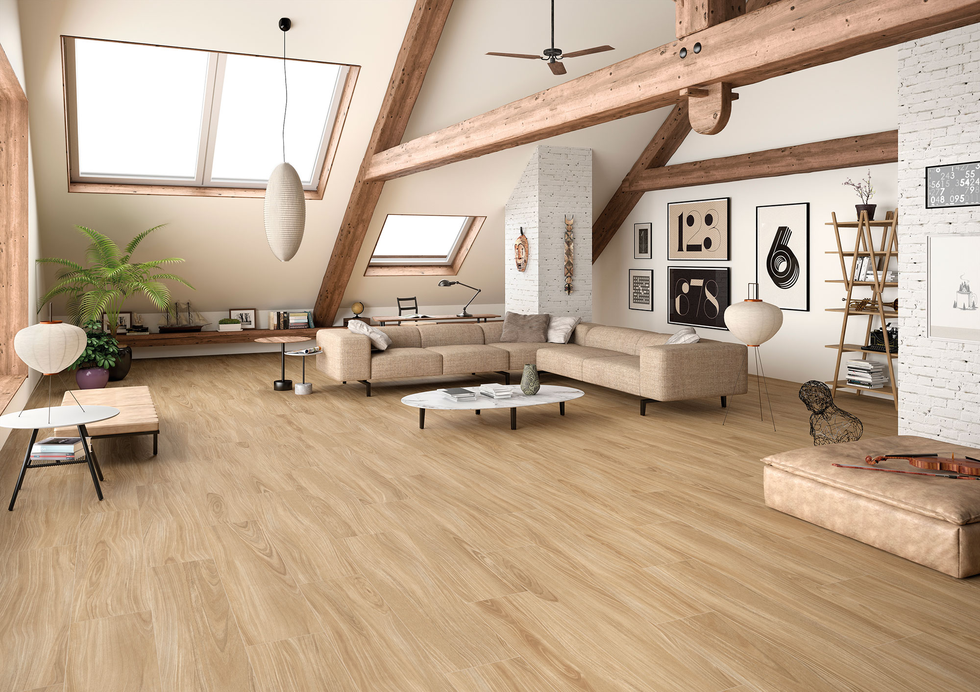 Showroom con suelo cerámico efecto madera claro en salón abuhardillado con vigas vistas.