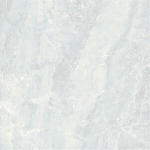 Baldosa cerámica gris claro efecto mármol con vetas blancas suaves