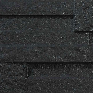 Revestimiento cerámico negro en lamas horizontales con textura rugosa y brillo sutil