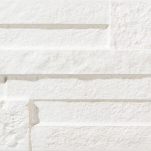 Revestimiento cerámico blanco texturizado en listones horizontales