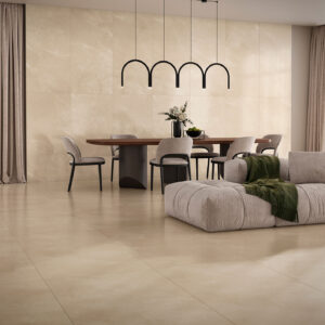 Showroom con pavimento y revestimiento cerámico beige en salón-comedor moderno