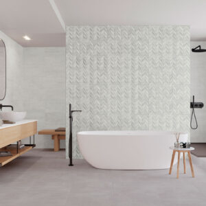 Baño expositor con bañera exenta, suelo y pared con azulejos cerámicos y ducha negra.