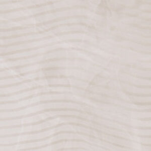 Azulejo cerámico beige con vetas marmoladas y finas líneas onduladas